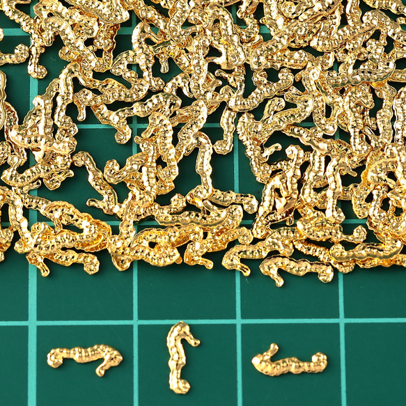 ネイルパーツ スタッズ タツノオトシゴ 8ｍｍ ゴールド 500個 海 メタル ネイルアート 金属パーツ BD3320 5枚目の画像