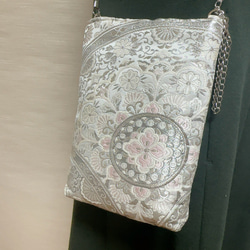 2柄◆絹の帯からスマホショルダー　桜色欧風華文様　帯リメイク292 7枚目の画像