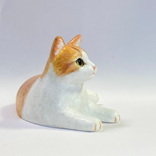茶トラ白猫の置物 - 癒しの空間を演出するアイテム 招き猫 猫