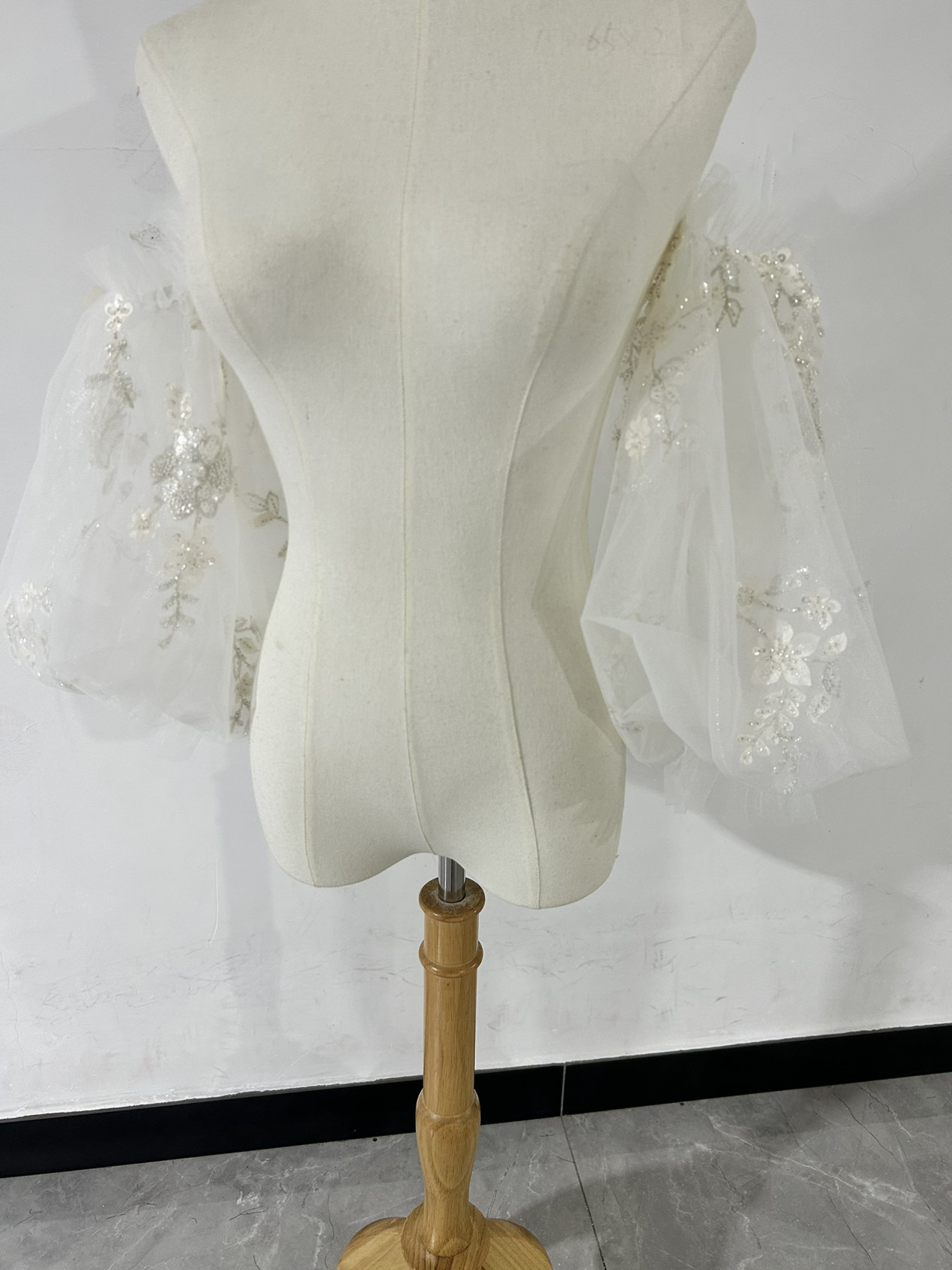 送料無料！大人気上昇美しい花レース 取り外し袖 ホワイト ショルダーの付け袖 パフスリーブ オーダー可能