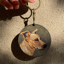 キーホルダー 犬 刺繍 チャーム  動物 愛犬 雑種 ミックス プレゼント ギフト  両面 ストラップ or-060 1枚目の画像