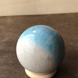 売約済み　大玉フロスト水晶にトロレアイトの観音様と蓮 売約済み 大玉フロスト水晶にトロレアイトの観音様と蓮 勾玉の日特別記念