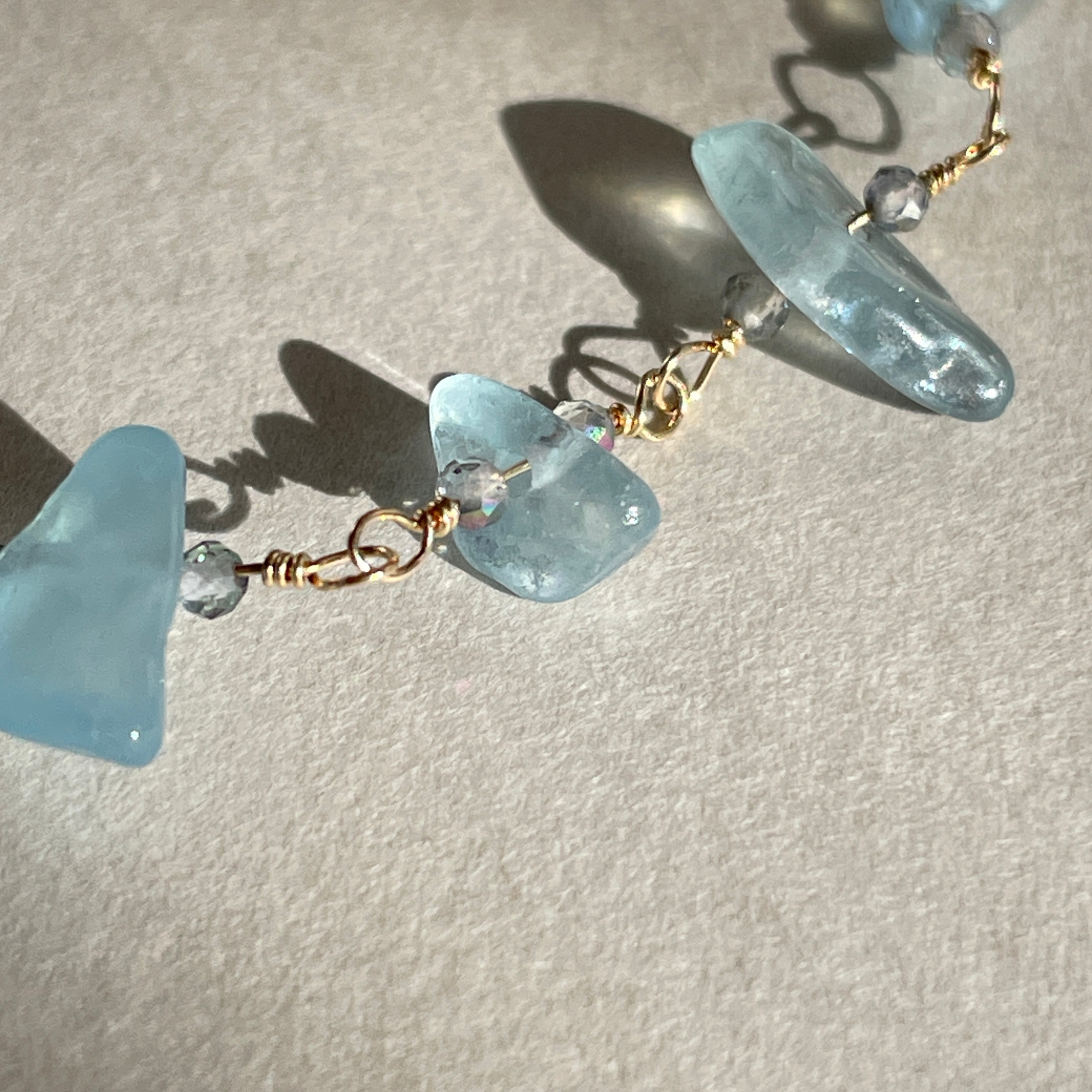 ◇14Kgf◇アクアマリンとミスティックトパーズ　ブレスレット 　天然石 　さざれ　神秘的な輝き　感情の安定　心の安定