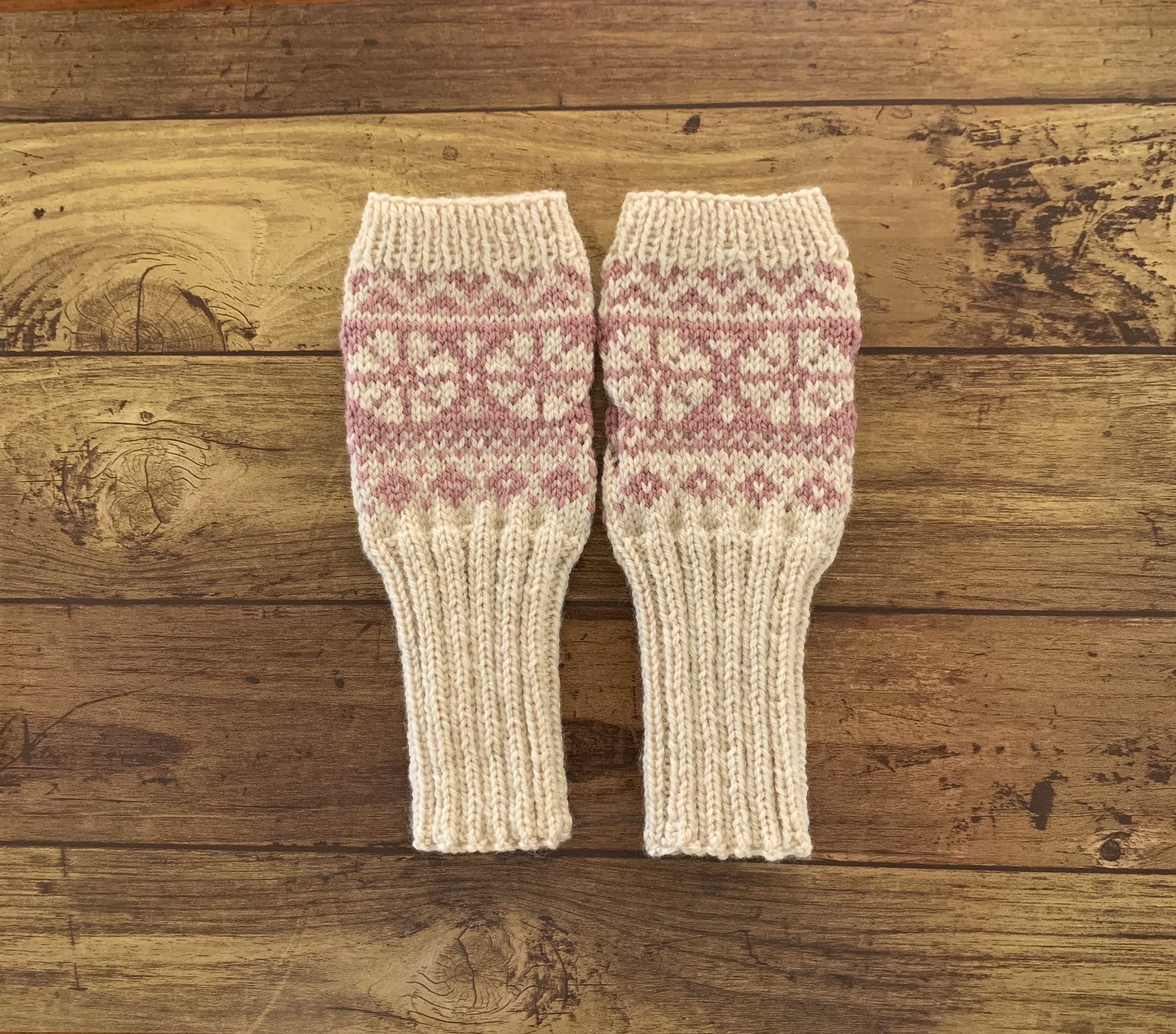 フェアアイルのアームウォーマー（スモーキーピンク）