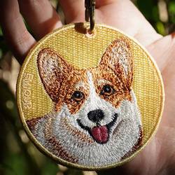 キーホルダー 犬 刺繍 チャーム 母の日ギフト 愛犬 コーギー プレゼント ギフト  両面 ストラップ or-003 1枚目の画像