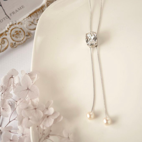 ハンドメイド　コットンパールとスワロフスキーを贅沢に使用したネックレス コットンパールとスワロフスキー、スモーキークォーツの