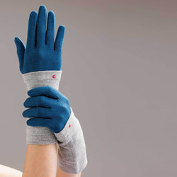 グレー  冬 コーデ  やわらかい アームウォーマー 上質ウール100％ 伝統 手袋  送料無料 3枚目の画像