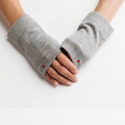 グレー  冬 コーデ  やわらかい アームウォーマー 上質ウール100％ 伝統 手袋  送料無料 1枚目の画像