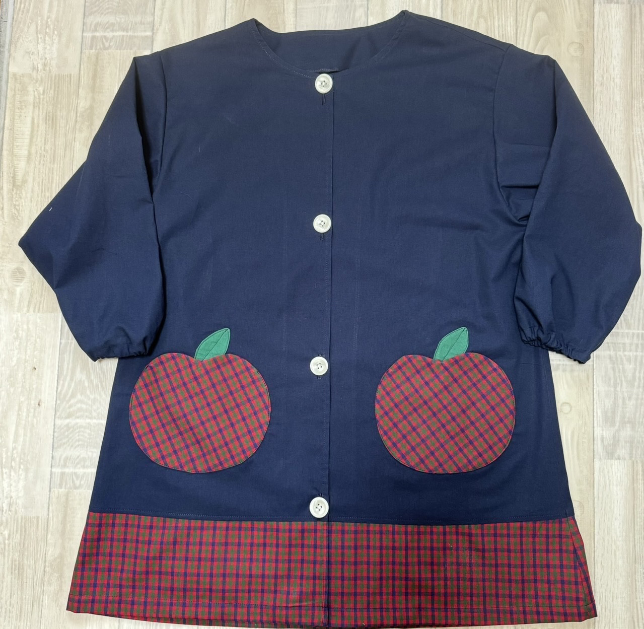 大人 S M L LLsize りんごポケット タータンチェック 赤 前ボタン 長袖スモック 切替あり