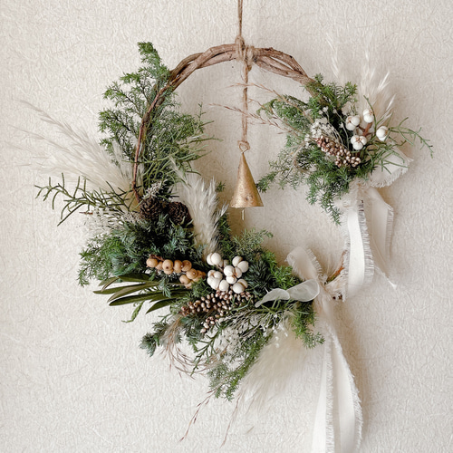 No6 ホワイトクリスマスリース　ドライフラワーリース　ベル付き　27×24㎝ No6 ホワイトクリスマスリースドライフラワーリースベル付き27×24㎝