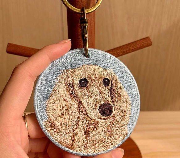 キーホルダー 犬 刺繍 チャーム 動物  ダックスフンド ダックス プレゼント ギフト  両面 ストラップ or-046 1枚目の画像