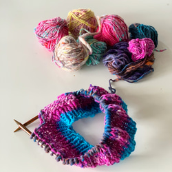 １点限定！　新作！野呂英作毛糸使用どんぐりニット帽子　手編み　ハッピーホリデーグラデーション　フリーサイズ・プチギフト 5枚目の画像