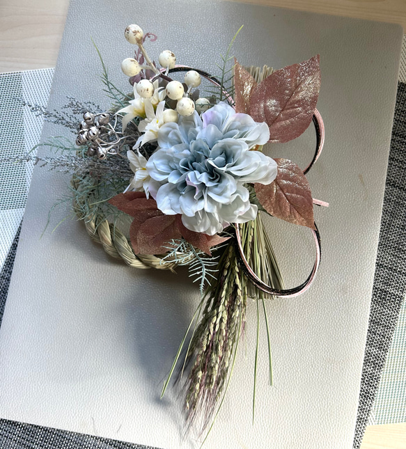 2026お正月飾り⭐︎稲穂のしめ縄飾りとブルーダリアのモダンアレンジ