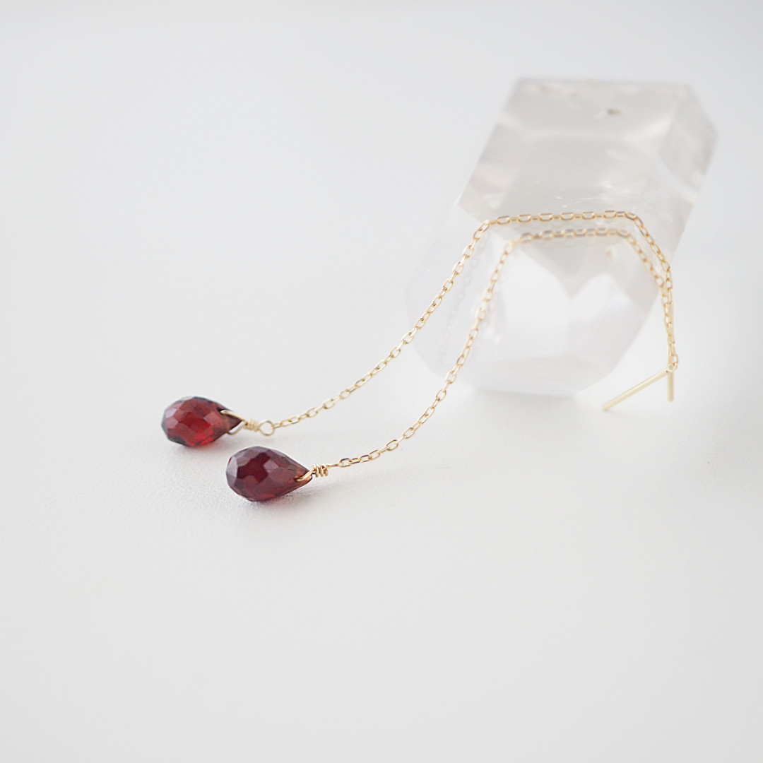 K10 / モザンビーク産ガーネットピアス（AL） / 1月誕生石 / 送料無料