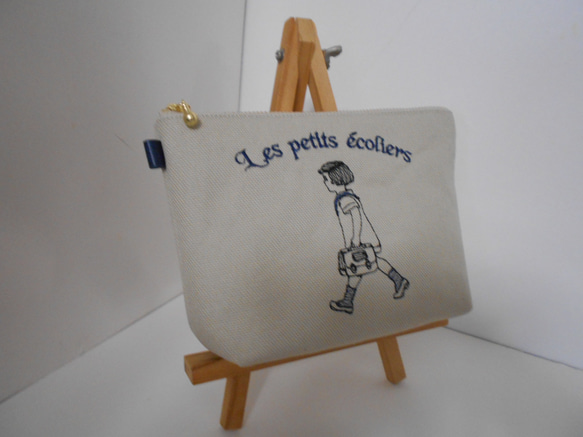 通学のフランスの女の子刺繍の帆布のポーチネイビー１６㎝　１８㎝　２０㎝ 3枚目の画像