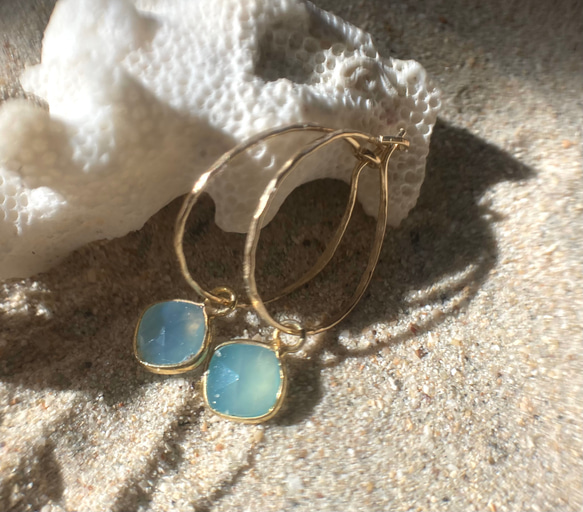 *14kgf* Framed Chalcedony Hoop Earrings　フレームカルセドニーのフープピアス 槌目 6枚目の画像