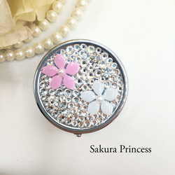 桜とビジューのキラキラピルケース☆ミルキーピンク&ホワイト 4枚目の画像