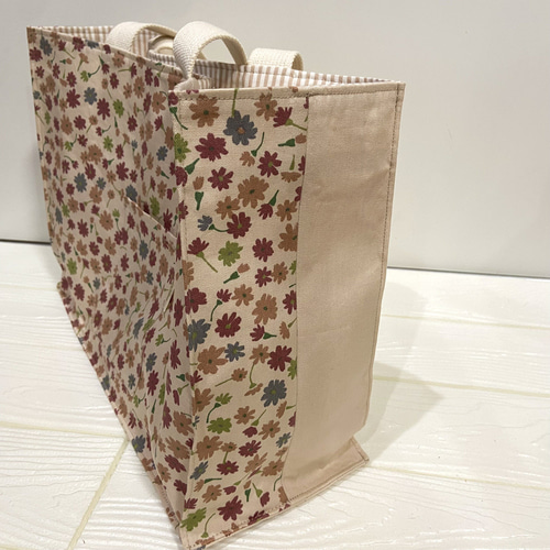 花柄が可愛いスクエアバッグ A4スッポリ 出し入れしやすい シンプル