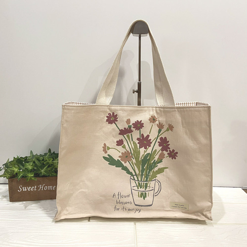 花柄が可愛いスクエアバッグ A4スッポリ 出し入れしやすい シンプル