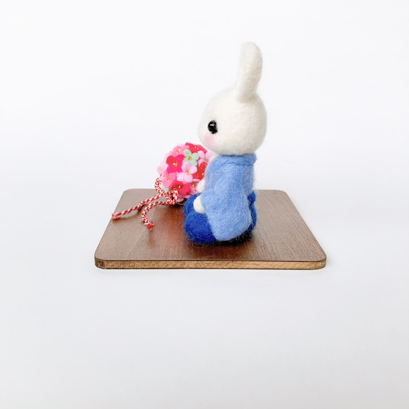 花玉とうさぎ(袴) 羊毛フェルト置物 3枚目の画像