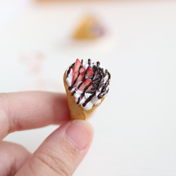草莓巧克力醬可麗餅 B 耳環 吊飾 單支 甜點飾品 娃用 黏土人 第1張的照片