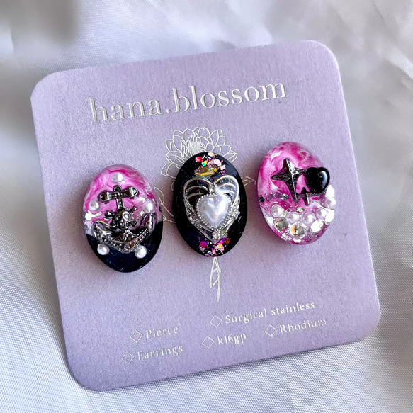 glass oval pink black Earrings 1枚目の画像