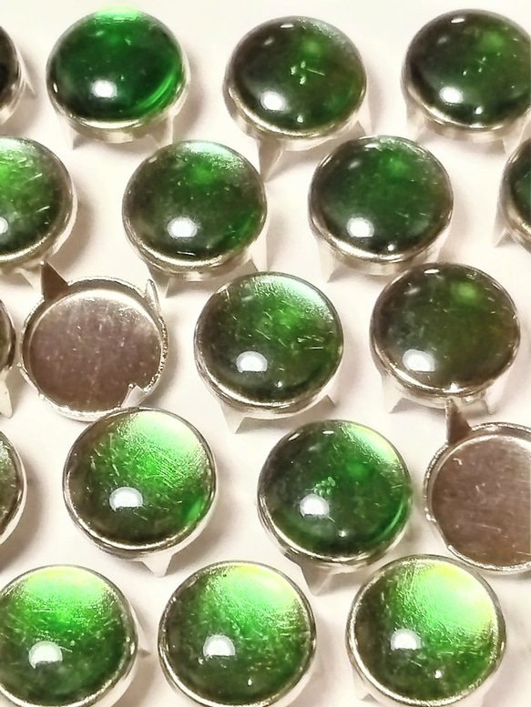 スタッズ・レザークラフト・鋲　円型8ミリ　グリーン（２）　２００個　送料無料 1枚目の画像