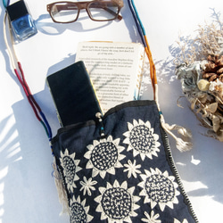 手縫い純綿サイドバックパック/刺繍クロスボディバッグ/刺繍ショルダーバッグ/インディゴ 手縫い藍染バッグ-フラワー クリスマス 3枚目の画像