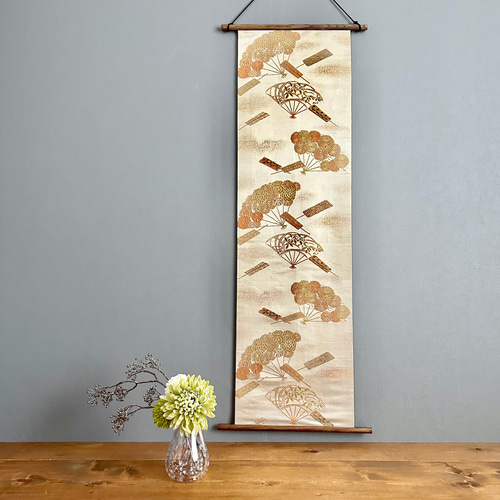 帯のタペストリー アンティーク 金色の花の扇 着物リメイク インテリア