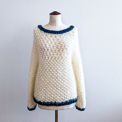 『再販・受注製作』キッドモヘアのベリー柄のセーター　スレートブルー×オフホワイト　キャメル 9枚目の画像