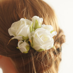 【髪飾り】白いバラの髪飾り　ヘアアクセサリー　 1枚目の画像