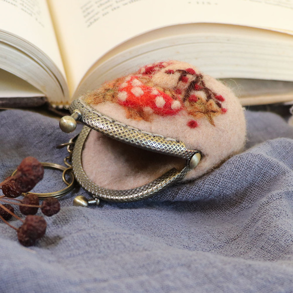 【羊毛氈】迷你口金包-小蘑菇系列-楓紅秋色 第6張的照片