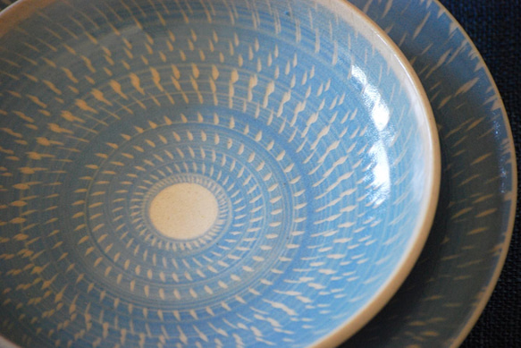 飛鉋（とびかんな）中皿　ブルー 11枚目の画像