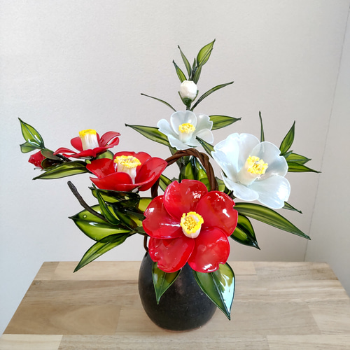 アメリカンフラワー　紅白椿他　ディップアート 紅白椿♡つる付花器♡アメリカンフラワー♡ディップアート アート