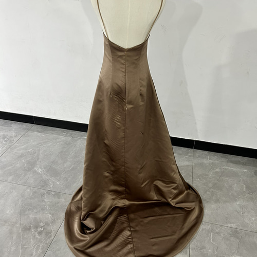 抜群のおしゃれ見えパーティードレス ブラウン トレーン シアーな美  