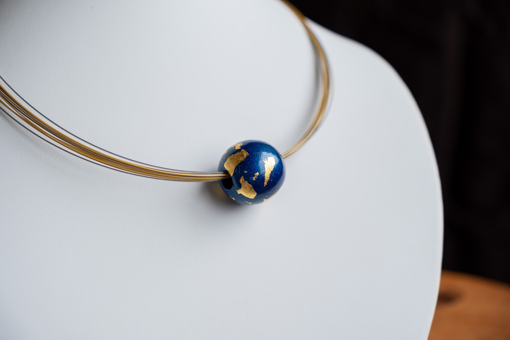 青珠金箔チョーカー｜軽い付け心地｜本金箔と漆のアクセサリー