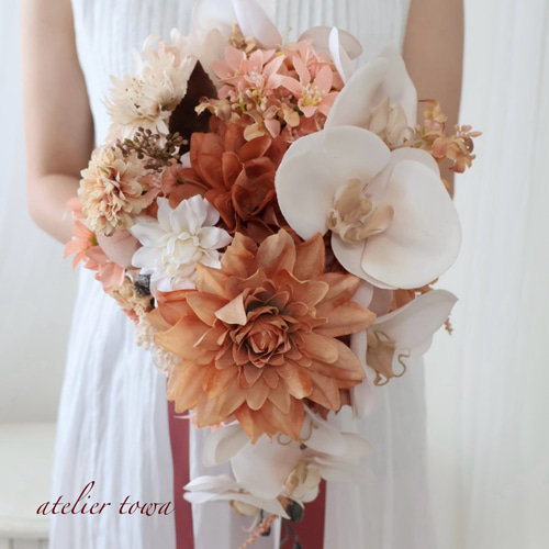 ダリア胡蝶蘭ティアドロップブーケ ウェディングブーケ ブートニア  