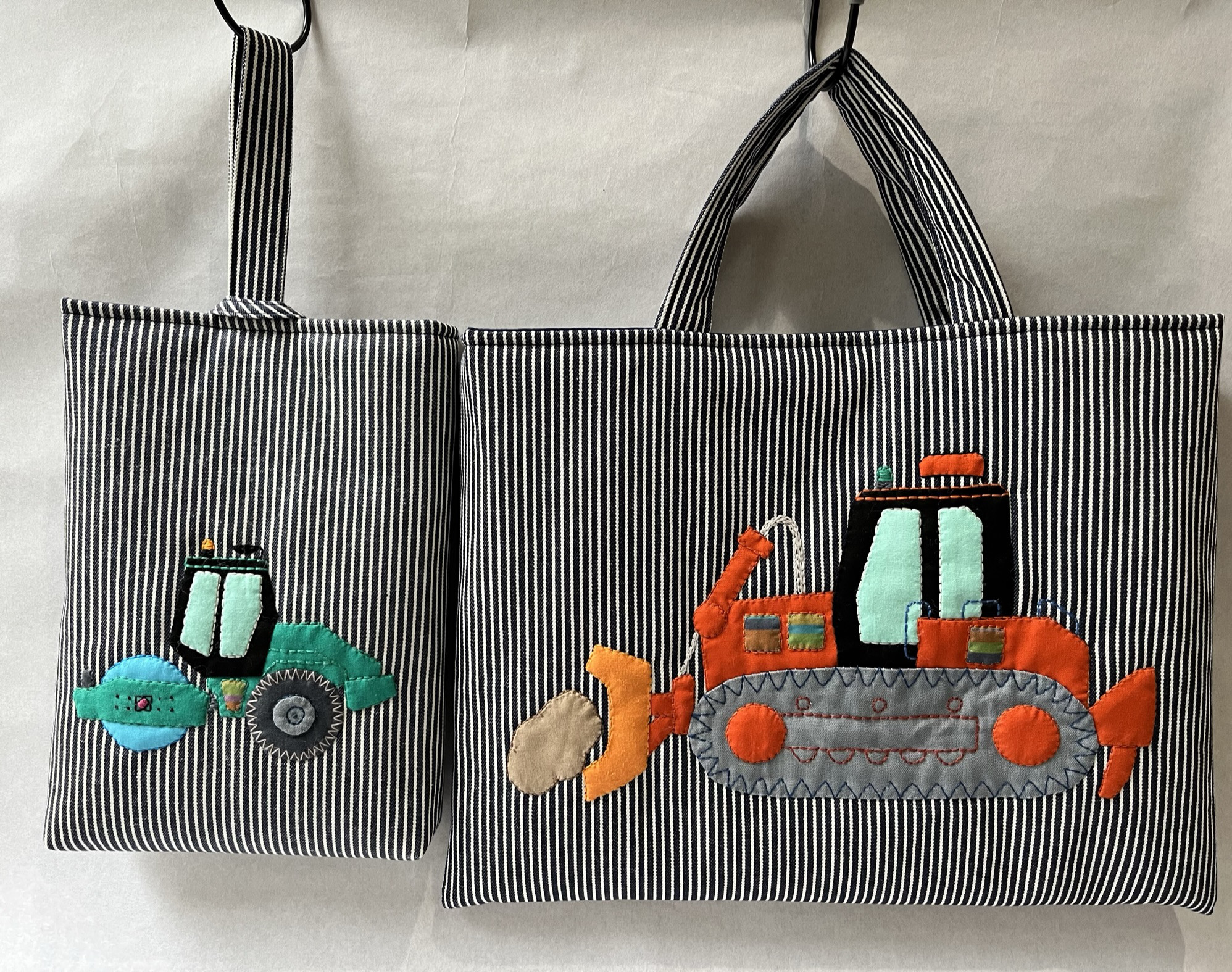 はたらく車シリーズ(ブルトーザーレッスンバッグ、シューズバッグ)のセット、ダークオレンジ×、グリン