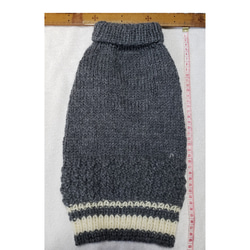 〈お年玉セール〉下記より2割引❤️犬用　手編み　グレー地縞模様編み入りセーター 1枚目の画像