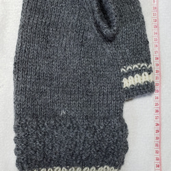 〈お年玉セール〉下記より2割引❤️犬用　手編み　グレー地縞模様編み入りセーター 4枚目の画像