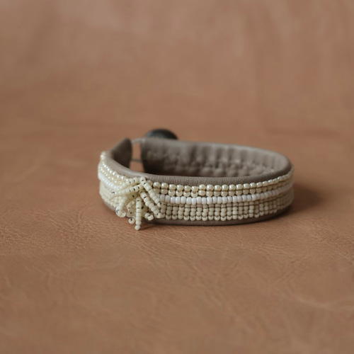 受注制作】#71 white thorns 本革ビーズ刺繍ブレスレット