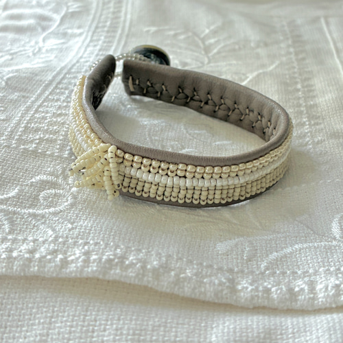 71 white thorns 本革ビーズ刺繍ブレスレット 【受注制作