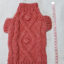 〈お年玉セール〉下記より2割引❤️犬用　手編み　濃いピンクのアラン模様編みセーター 2枚目の画像