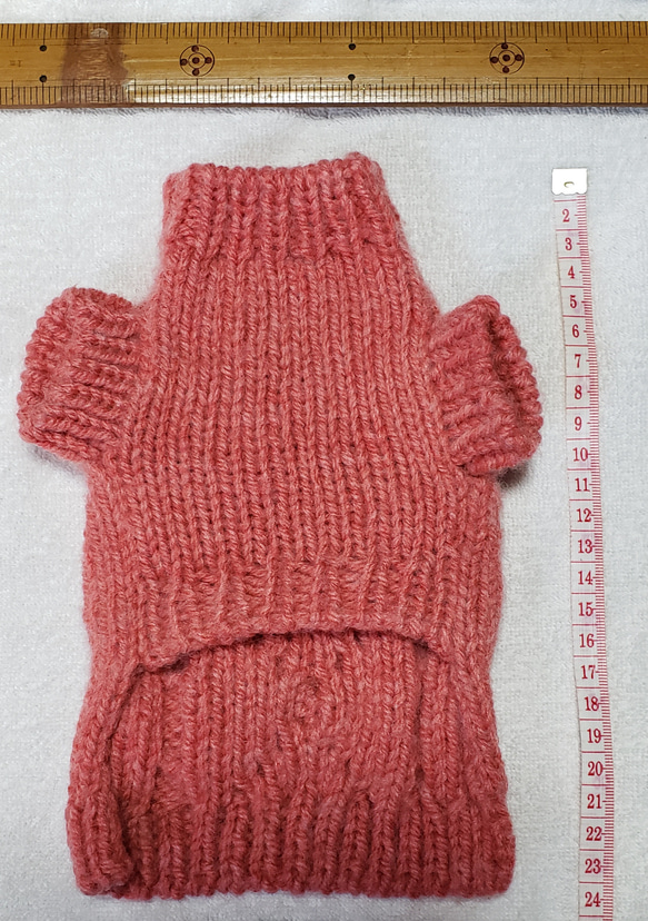 〈お年玉セール〉下記より2割引❤️犬用　手編み　濃いピンクのアラン模様編みセーター 3枚目の画像