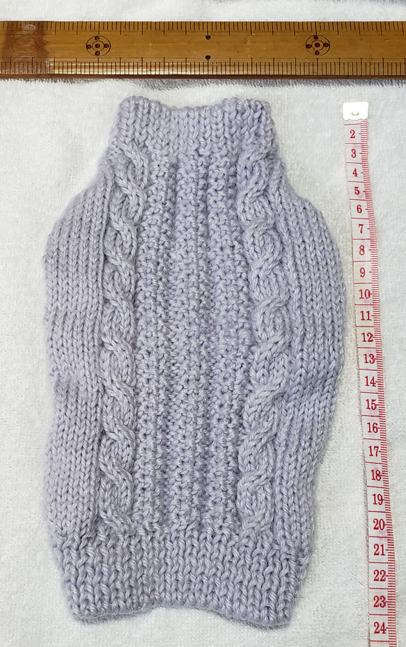 〈お年玉セール〉下記より2割引❤️犬用　手編み　ライトグレーのアラン模様編みセーター 2枚目の画像