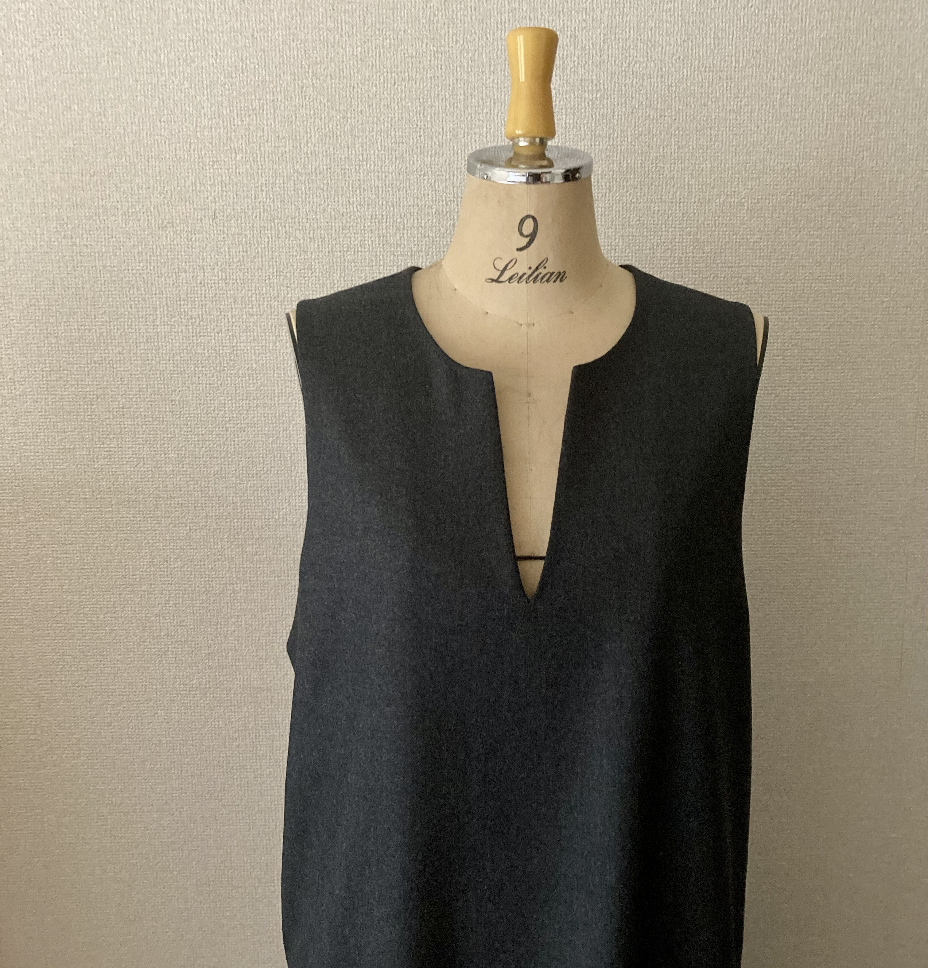 Iライン・スリットワンピース(ウール素材) 14,800円