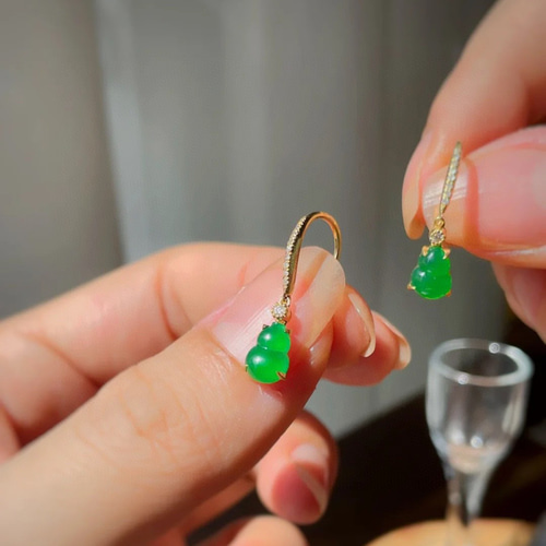 天然ダイヤモンド付きヒスイピアスk18 ピアス（フック・チェーン