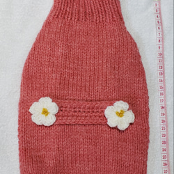 〈お年玉セール〉下記より2割引❤️犬用　手編み　赤地、白花ベルト付きセーター 2枚目の画像