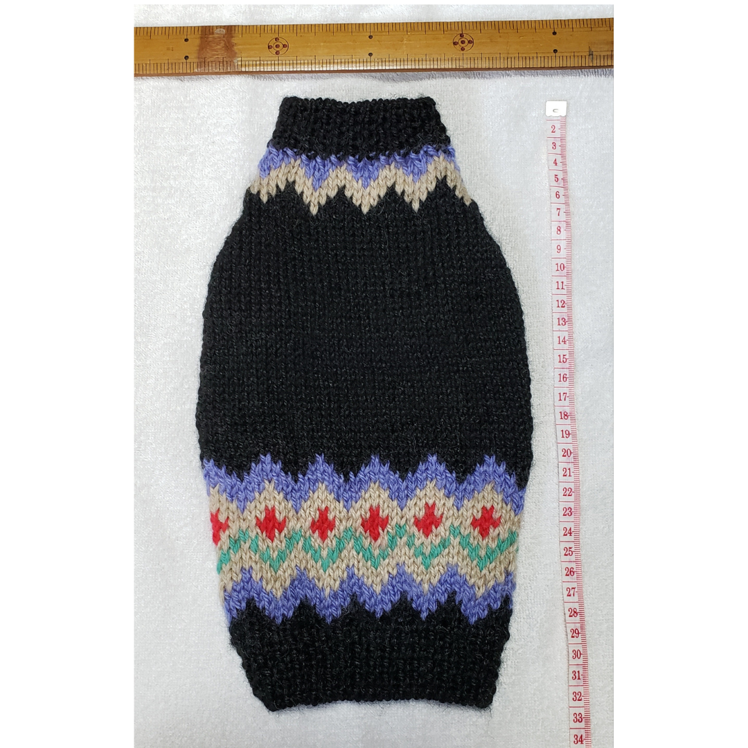 〈お年玉セール〉下記より2割❤️引犬用　手編み　黒地模様編みセーター