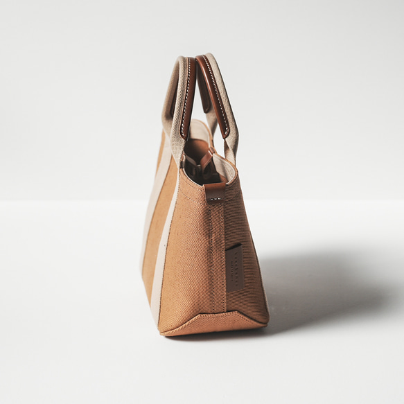 倉敷の綿麻帆布とヌメ革で仕立てた 丈夫で軽量なトートS ＜キャメル camel＞ 3枚目の画像